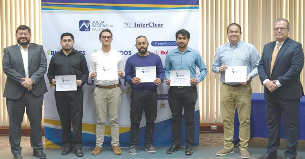 Estudiantes fueron reconocidos por su desempeño en Campeonato Bursátil Interuniversitario