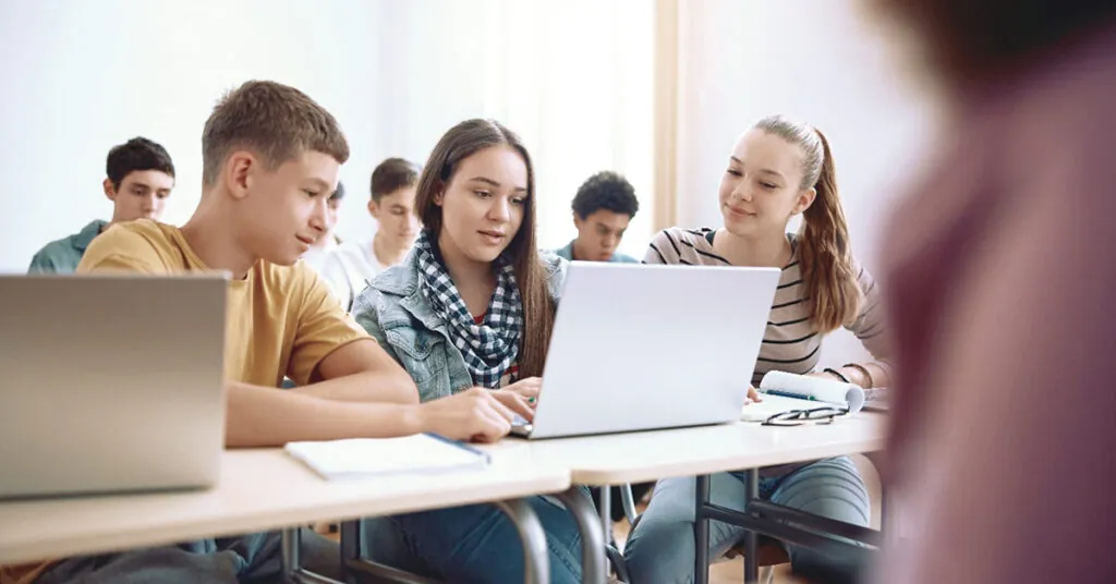 Iniciativa busca preparar nuevos talentos como Especialistas en Nube de Microsoft