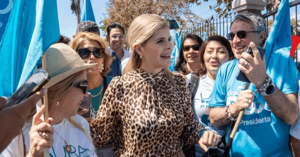 Detienen a mujer por amenazar a Laura Fernández