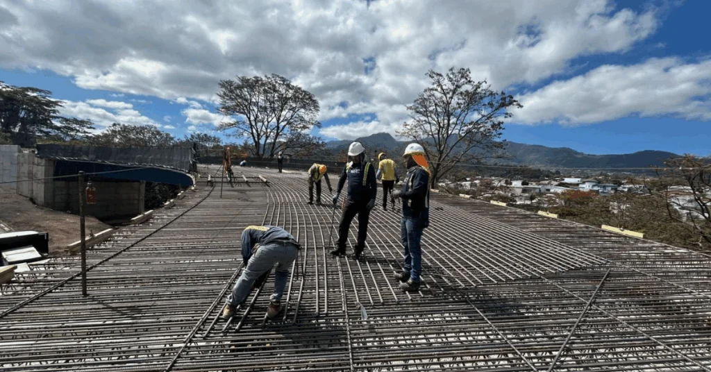 Paso elevado de Hatillos 7 y 8 ya tiene un 89 % de avance