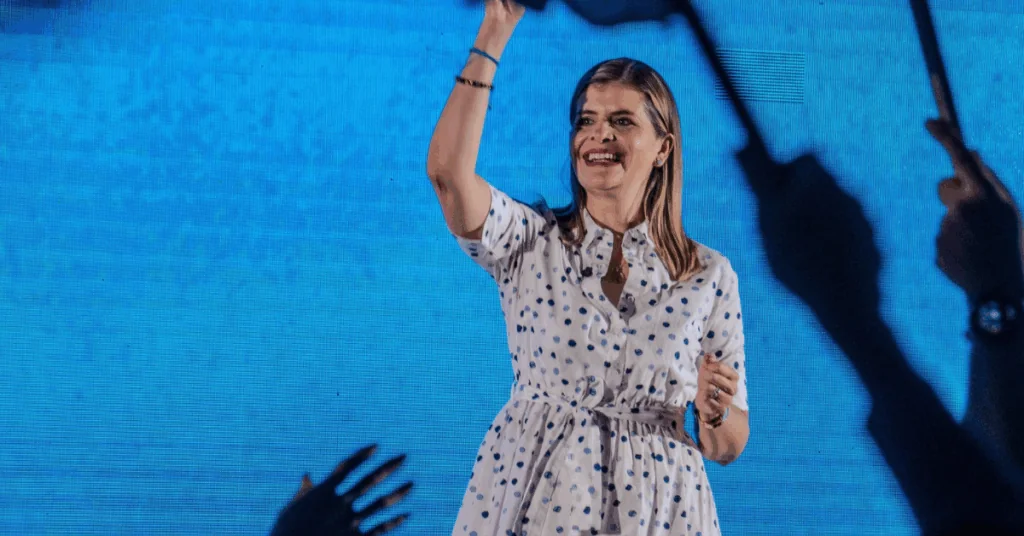 Laura Fernández pide a diputados con 