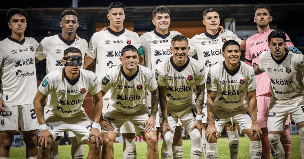 Alajuelense acrecienta su crisis: más cerca del sótano que de la zona de clasificación - Periodico La República