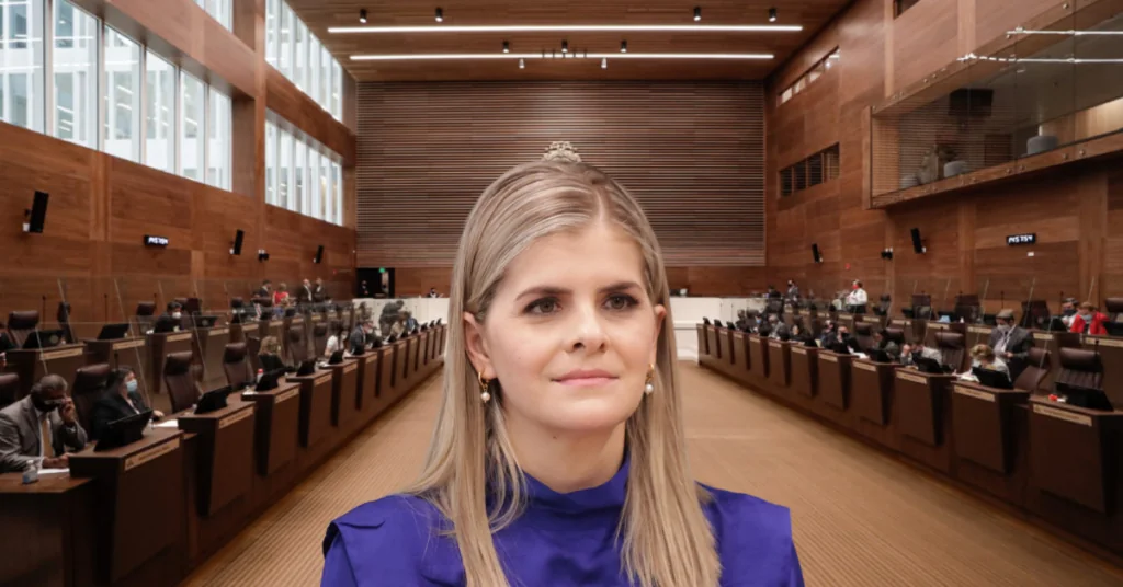 Laura Fernández invita a encerrona a los 57 diputados y anuncia que podría convocar un “par de referéndums”