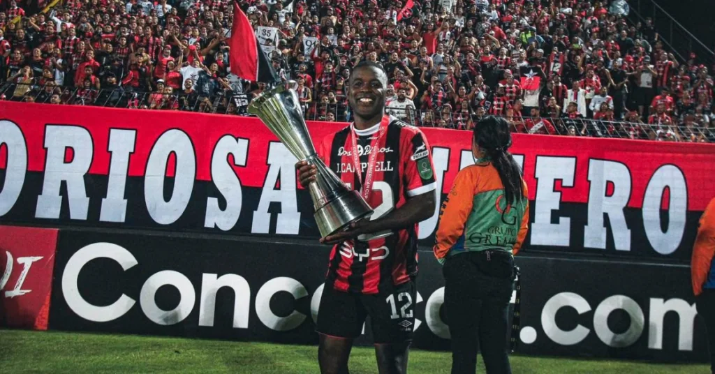 Joel Campbell explota contra Raúl Pinto: “Dejen de usar mi nombre para hablar mentiras”